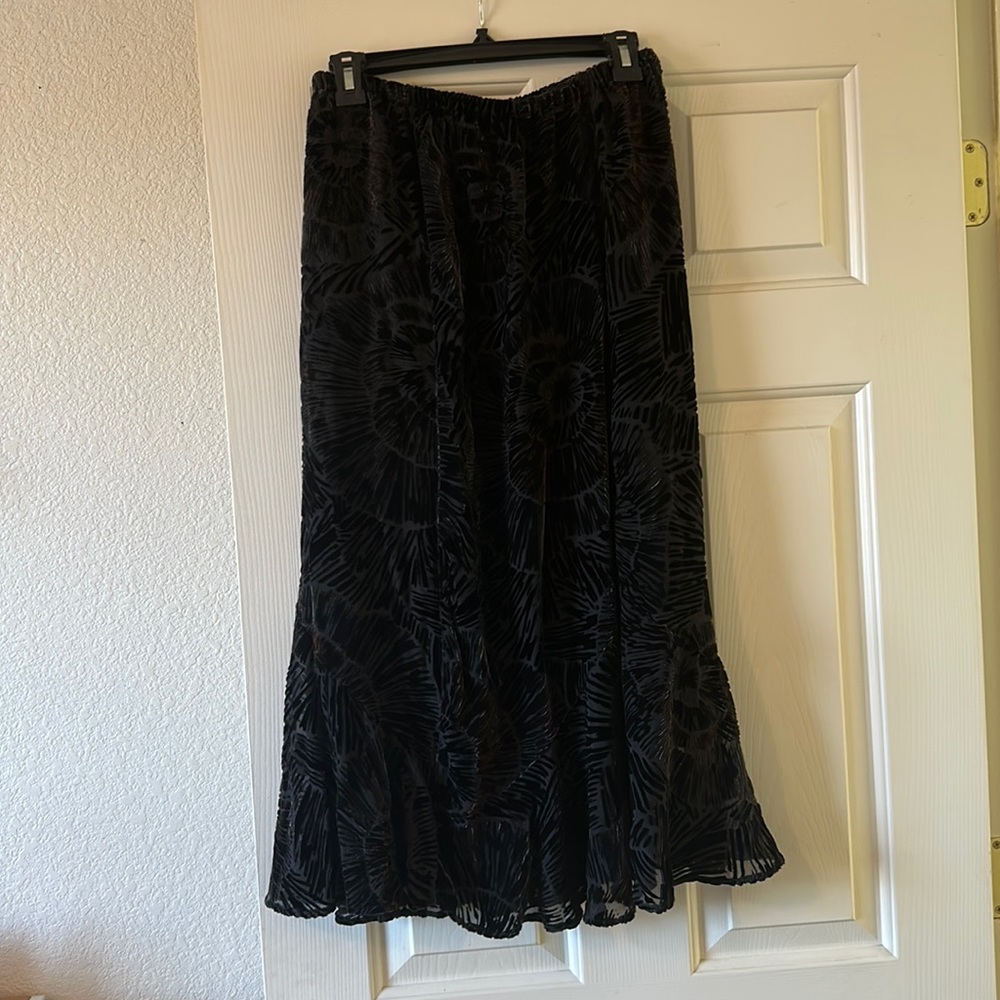 Black floral patterned maxi skirt